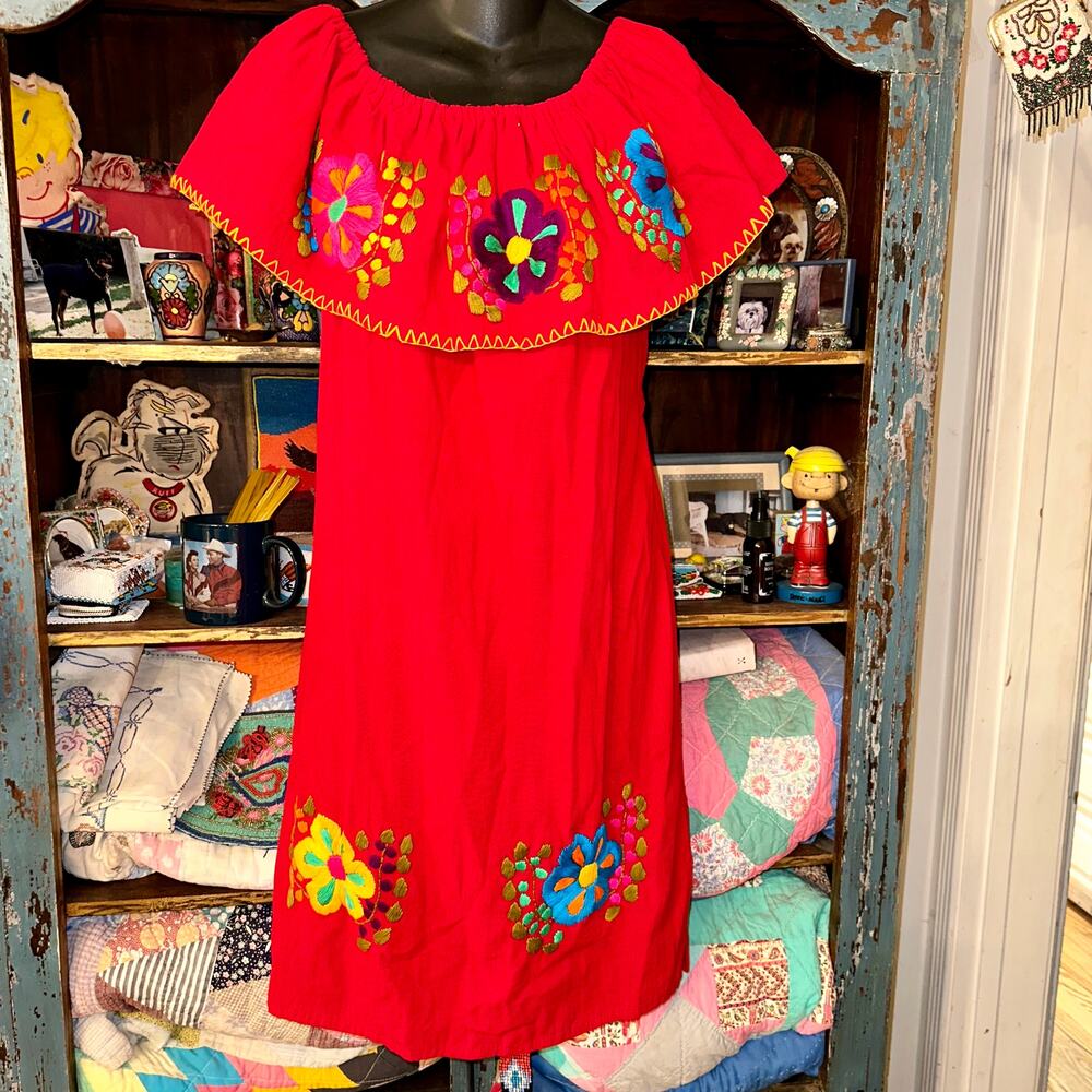 VINTAGE RED EMBROIDERED PEASANT DRESS W/ ADJUSTABLE TIE BACK FOR PERFECT FIT